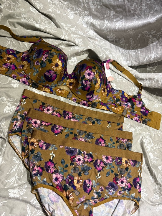 Cacique Other - Cacique comfort bliss  lightly lined balconette bra bronze floral 40F 40DDD